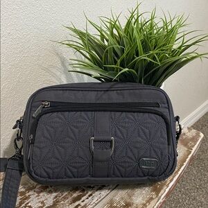 lug carousel small bag 👜 This a very cute versatile small purse with nice design